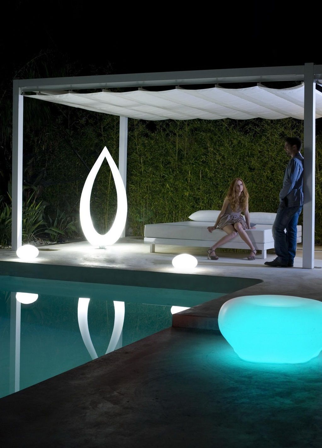 Muebles de Exterior Mantra. Mobiliario Outdoor con Luz.