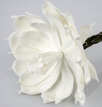 flores artificiales dalia blanca