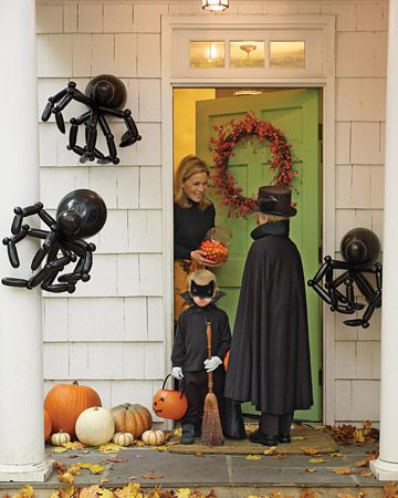 decoracion en halloween con arañas y calabazas