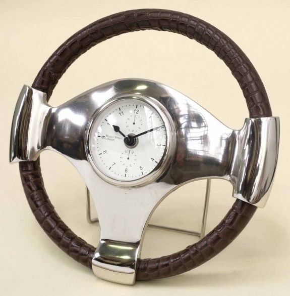 reloj de mesa volante