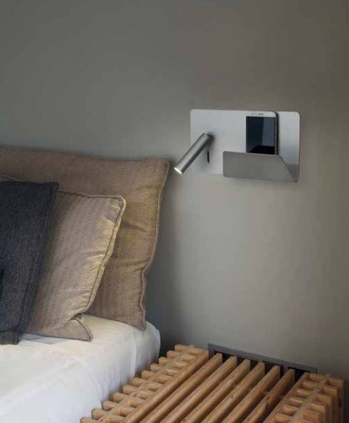 Aplique de pared con bandeja y usb