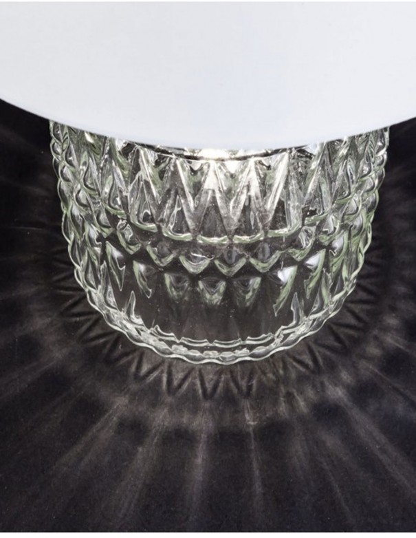 Mesita de noche de cristal alta con doble encendido.