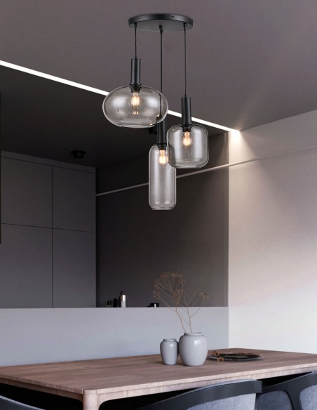 Lámpara de techo 3 alturas armazón negro con tulipas fumé