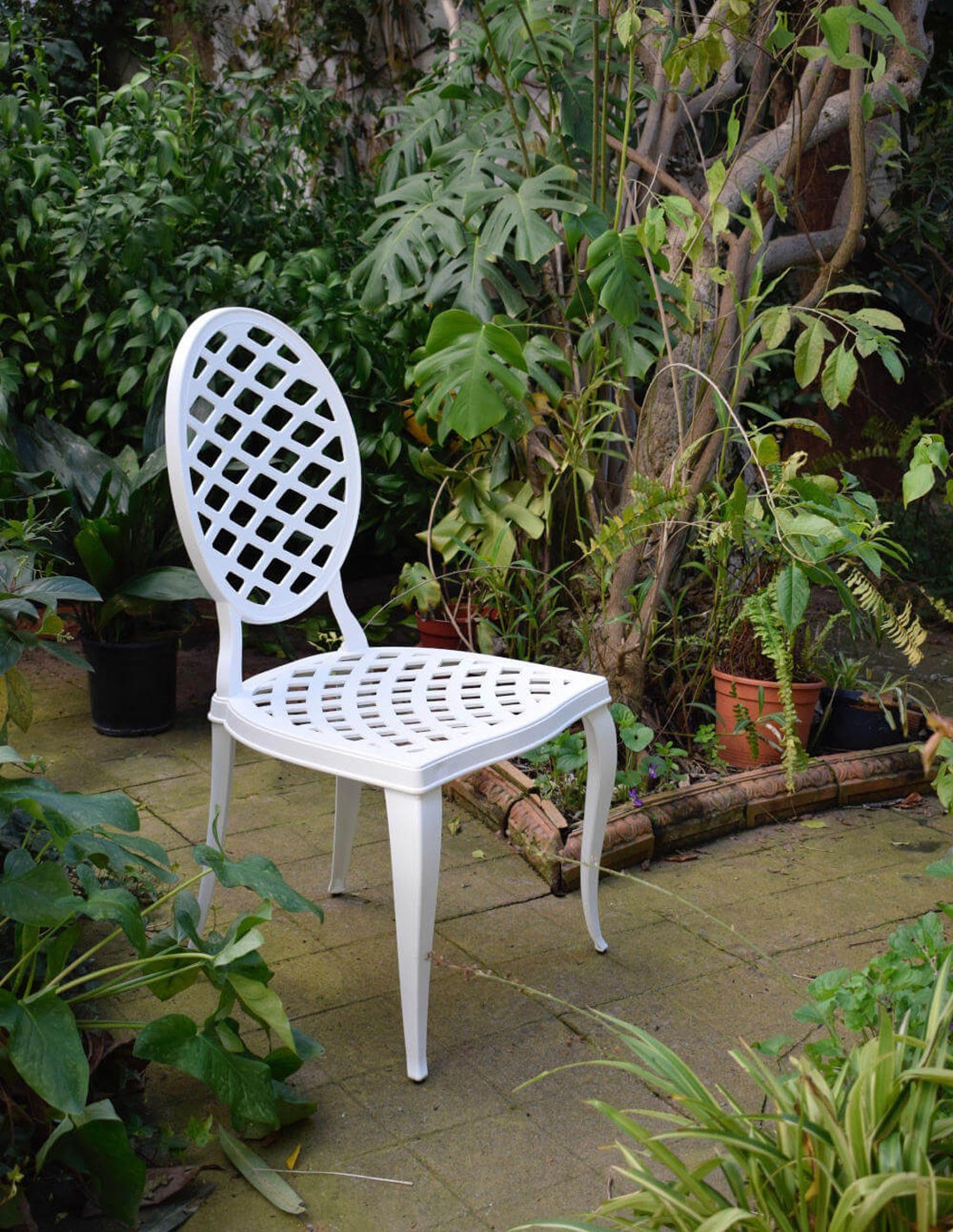 Silla para exterior blanca para jardines. Compra online o por