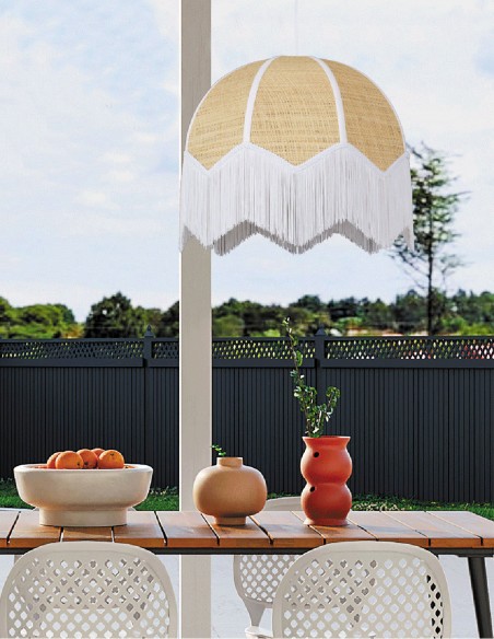 Lámpara con flecos blancos elegante