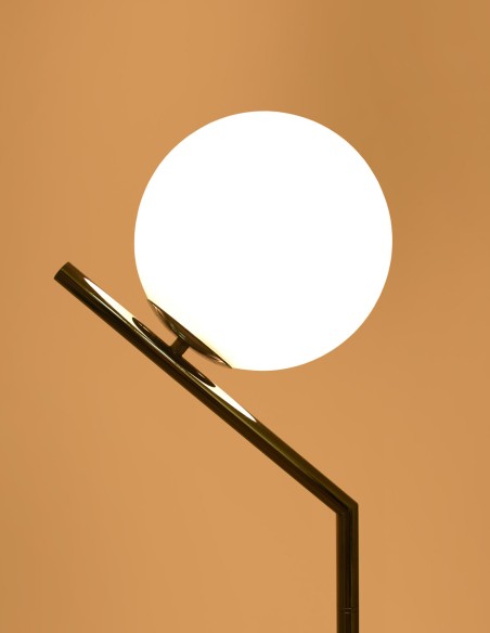 Pie de salón con bola de cristal oferta