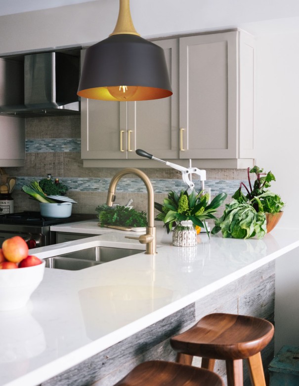 Lámpara metal negra-oro