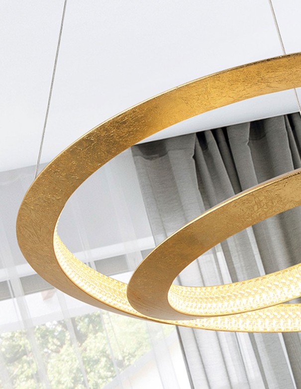 Lámpara pan de oro con luz regulable.