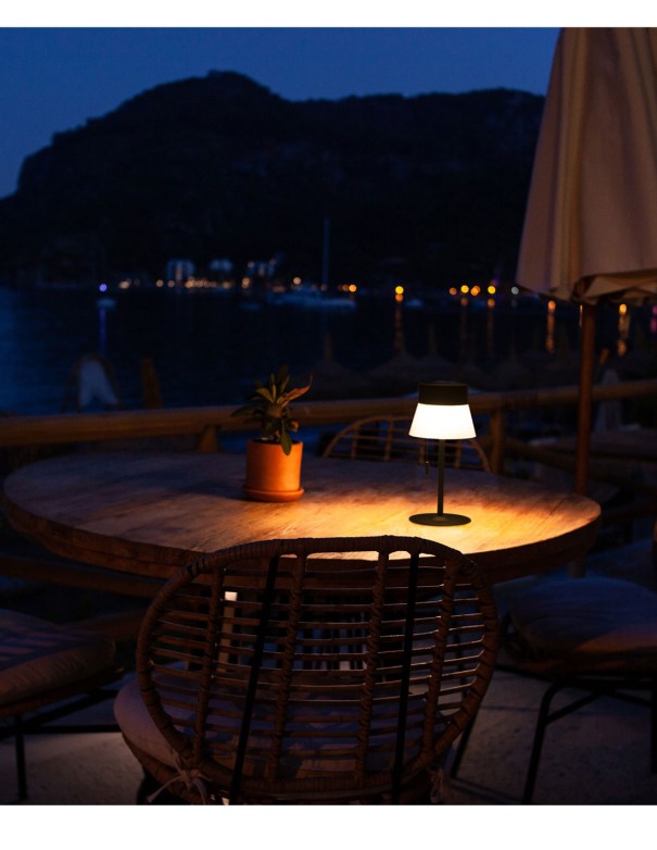 Lámpara sobremesa carga solar