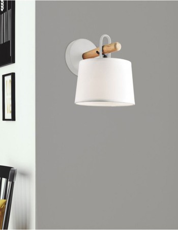 Apliques blancos con pantalla