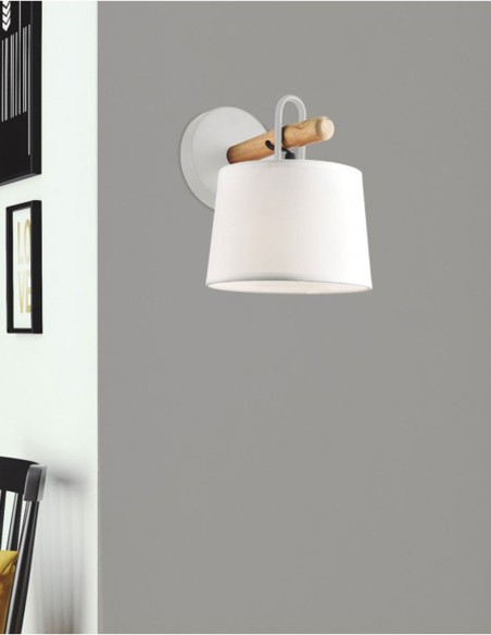 Apliques blancos con pantalla